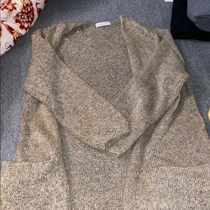 Long beige cardigan with pockets